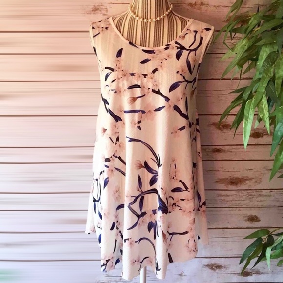 Highness Tops - NWOT Highness Tunic Size S/M